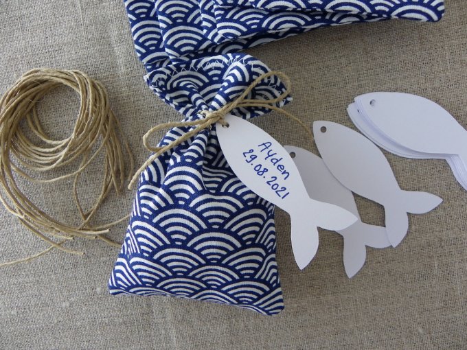 10 sachets à dragées en tissu coton bleu et blanc + ficelle en lin + étiquette poisson thème marin
