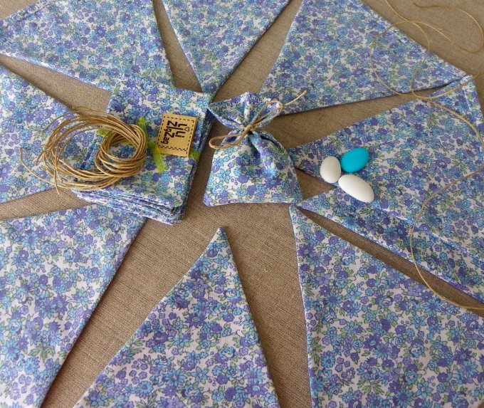 30 sachets à dragées en tissu recyclé petites fleurs bleu turquoise mauve + ficelle lin + guirlande 