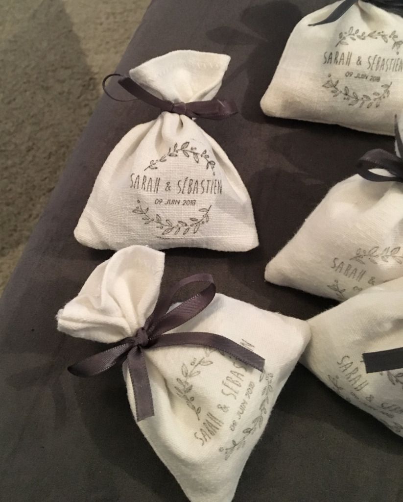 Sachets en lin ancien - reflets écrus. Mariage Sarah et Sébastien 2018. Composition et photo : Sarah (Guidel)