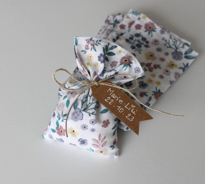 pochon ballotin à dragées petites fleurs tissu upcyclé