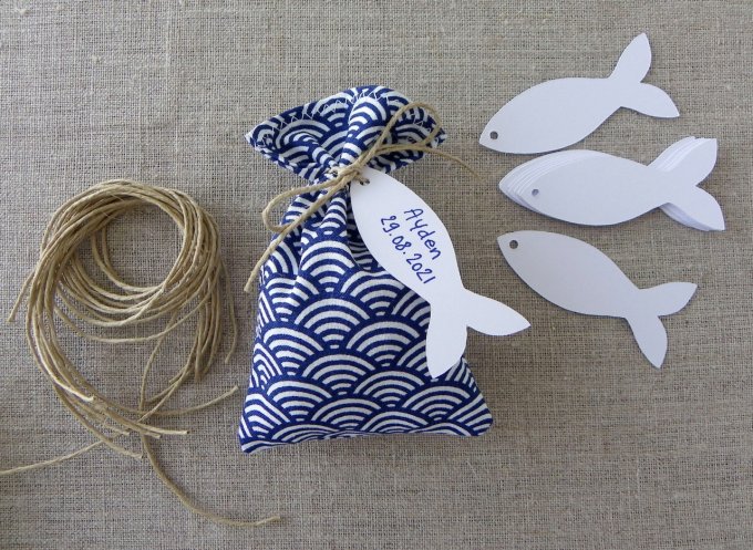 10 sachets à dragées en tissu coton bleu et blanc + ficelle en lin + étiquette poisson thème marin