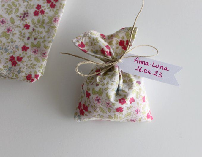pochon à dragées fleurs rose bleu vert tissu surcyclé