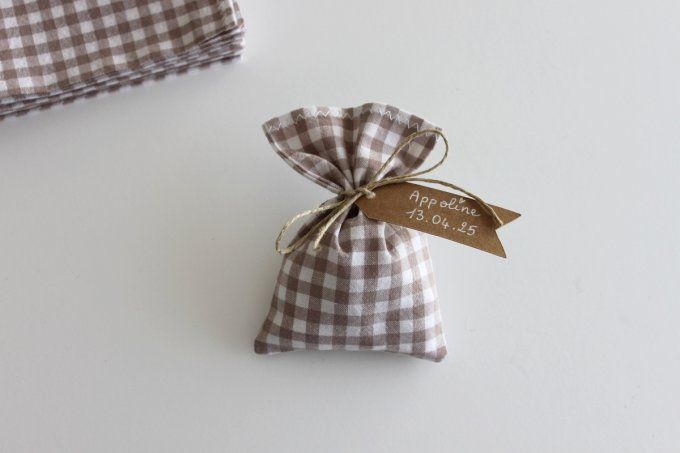 sachet pochon sac dragées  tissu vichy taupe baptême