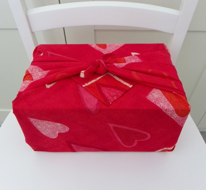 Pochon pochette furoshiki emballage cadeau lavable Noël rouge écru rose tissu recyclé upcyclé