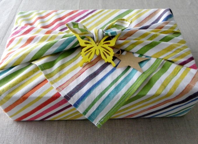 furoshiki emballage cadeau réutilisable rayé arc en ciel 75x75 cm tissu recyclé upcyclé