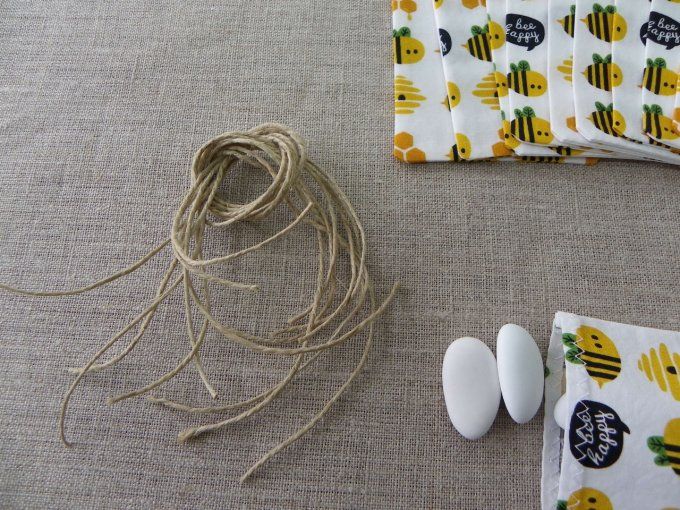 sachets pochons sacs dragées abeilles baptême anniversaire thème nature blanc noir jaune coton bio