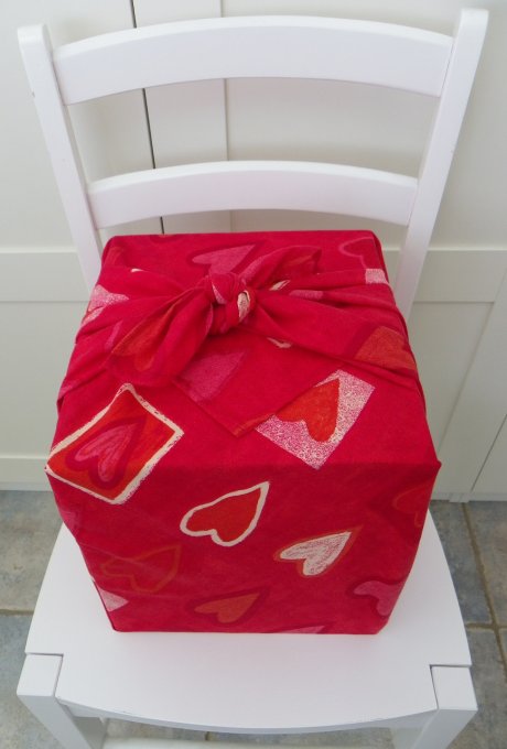 furoshiki rouge Noël ou Saint Valentin coeurs 100x100 cm