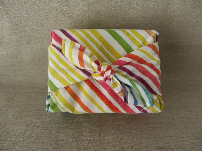 furoshiki emballage cadeau réutilisable rayures multicolores 55x55 cm tissu recyclé upcyclé