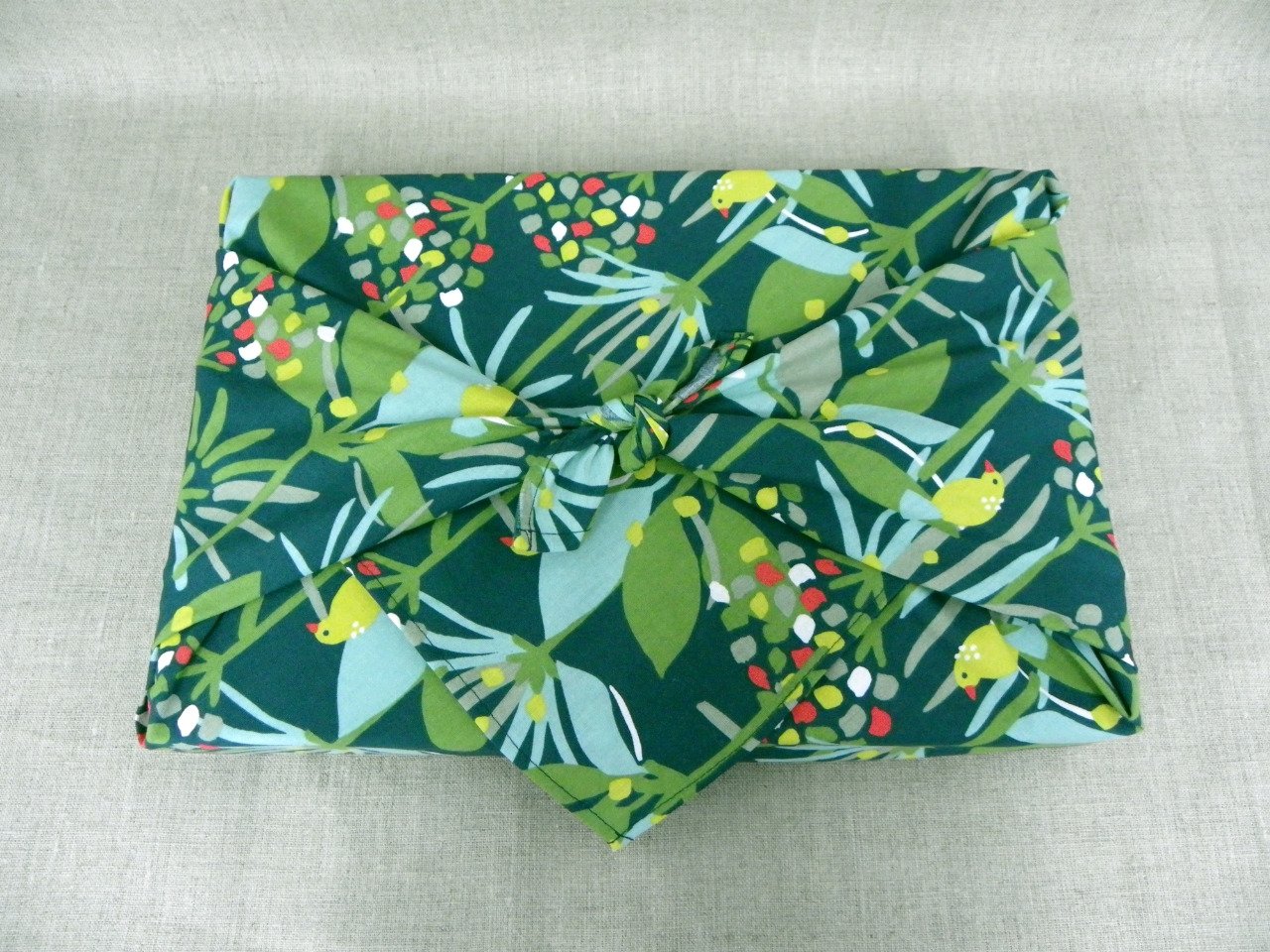 furoshiki emballage cadeau réutilisable vert foncé bleu exotique jaune canari oeko tex 70x70 cm