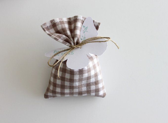 sachet pochon sac dragées  tissu vichy taupe baptême