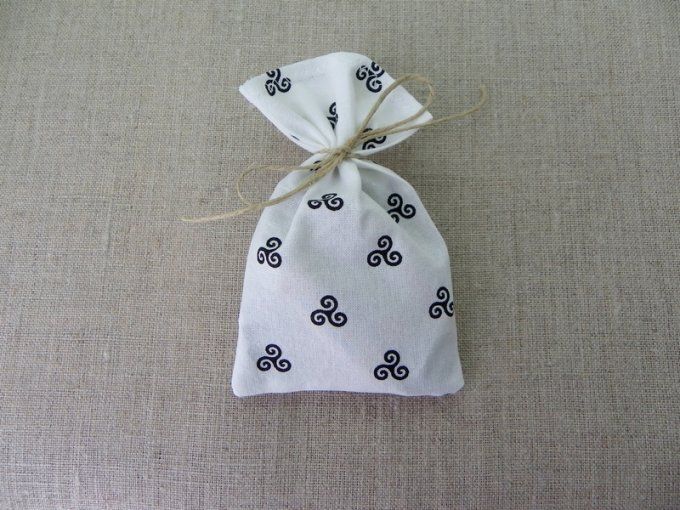 sachet en coton thème bretagne noir blanc triskel