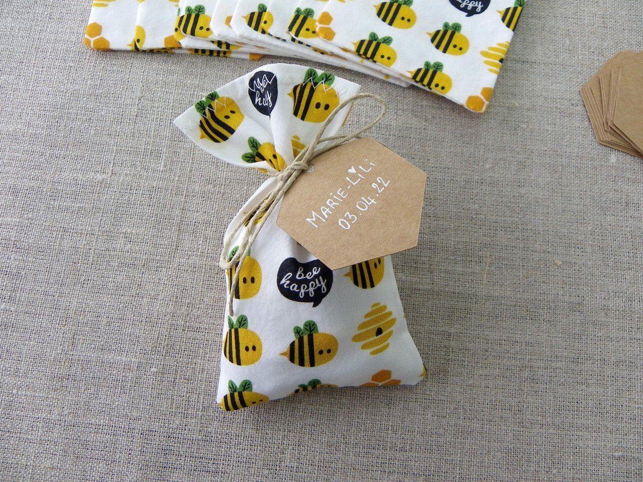 sachets pochons sacs dragées abeilles thème nature blanc noir jaune