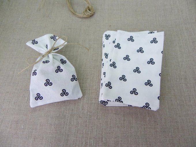 sachet en coton thème bretagne noir blanc triskel