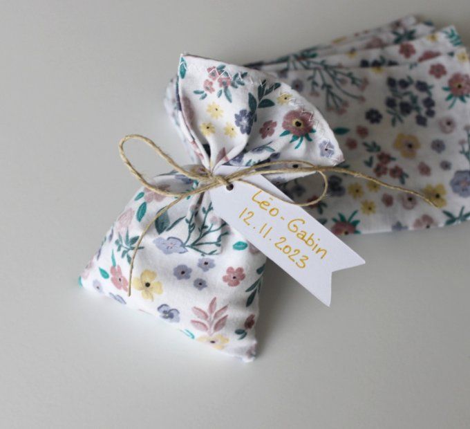 pochon ballotin à dragées petites fleurs tissu upcyclé