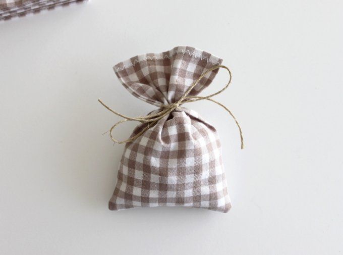 sachet pochon sac dragées  tissu vichy taupe baptême
