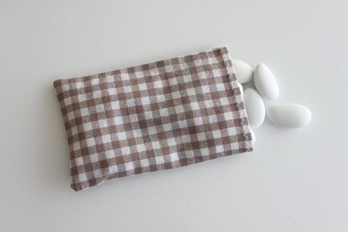 sachet pochon sac dragées  tissu vichy taupe baptême