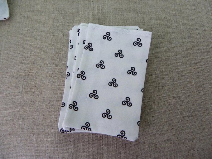 sachet en coton thème bretagne noir blanc triskel