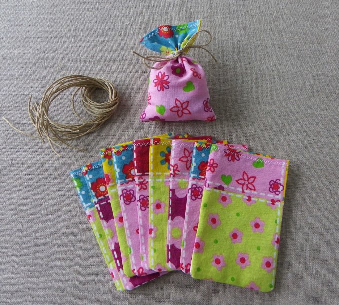 sachets sacs pochons dragées baptême petites fleurs rose vert anis turquoise tissu recyclé upcyclé