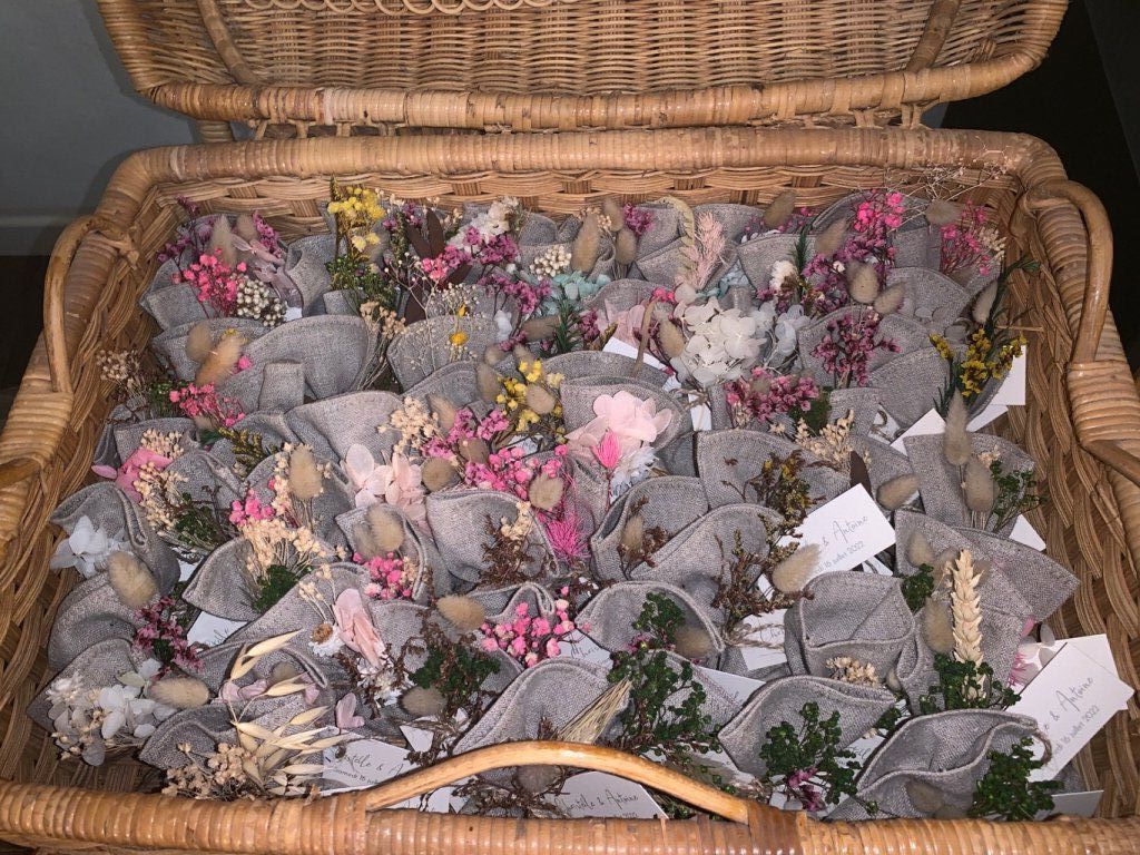 Sachets en lin naturel brun-gris.
Mariage de Christelle et Antoine 2022.
Photo et composition : Christelle (St Florent)